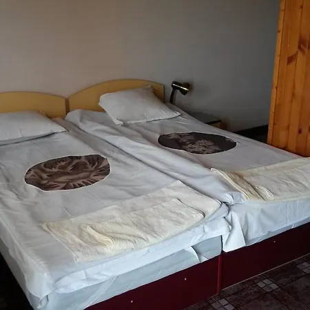 Pensión Lazuren Briag *
